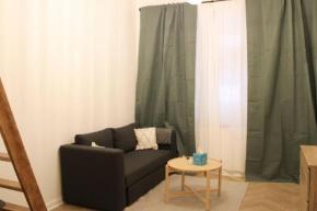 Charming studio of 15 m2 in the 10th